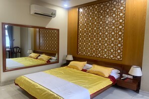 Superior-huone | Työpöytä, äänieristys, ilmainen Wi-Fi, vuodevaatteet