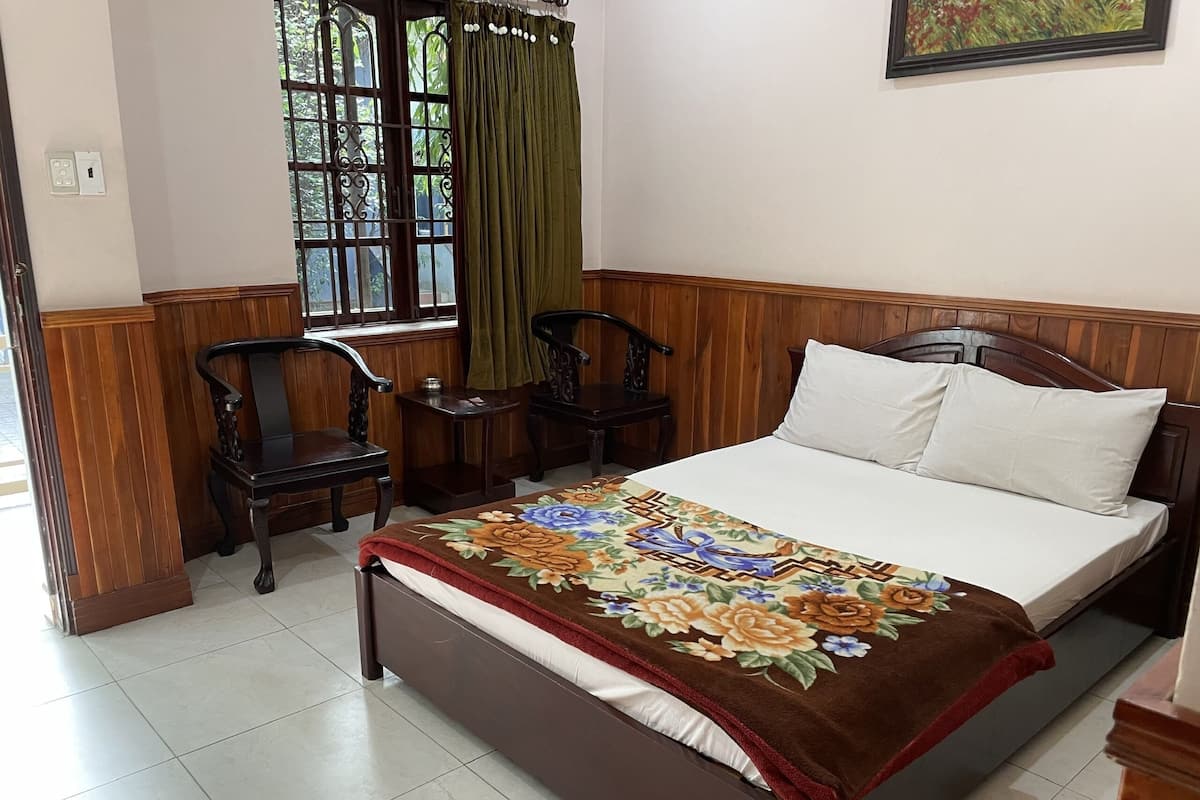 Minibar, desk, free WiFi, bed sheets