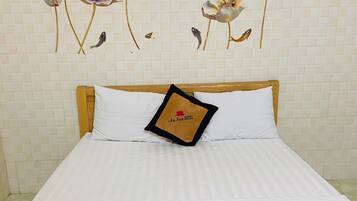 Minibar, free WiFi, bed sheets