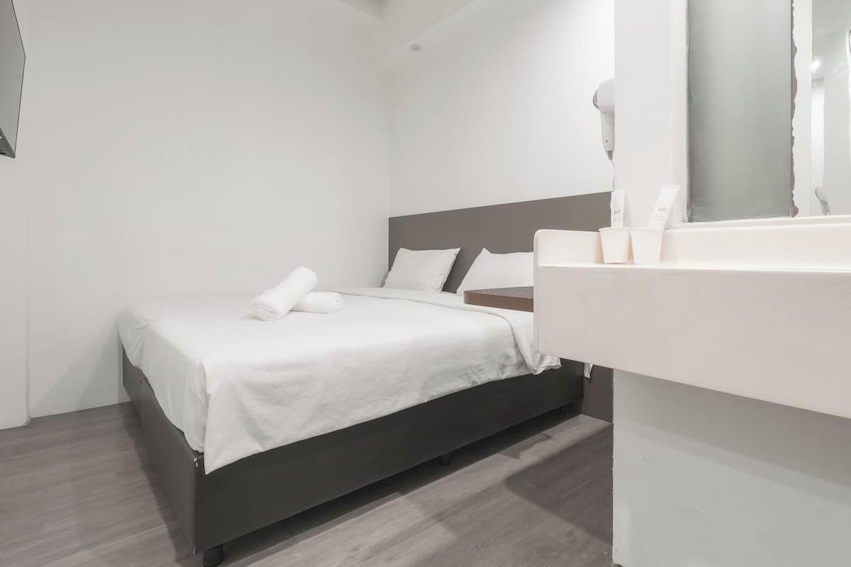 1 slaapkamer, een minibar, een bureau, een laptopwerkplek