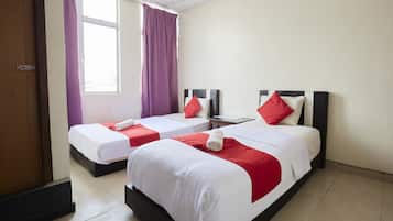 Deluxe Twin Room | Desk, iron/ironing board, free WiFi, bed sheets