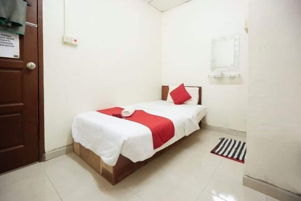 1 habitación, escritorio, tabla de planchar con plancha y wifi gratis