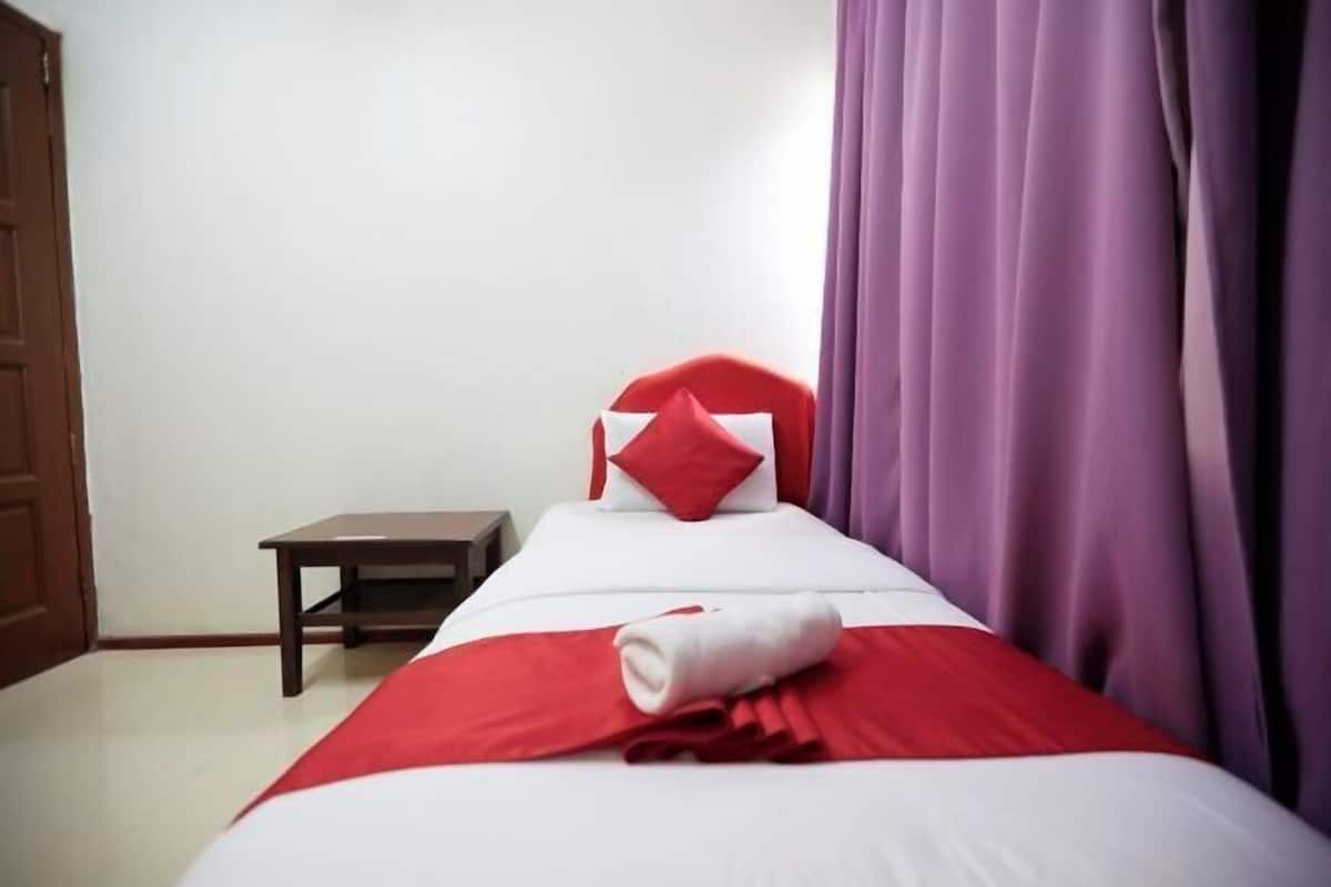 1 habitación, escritorio, tabla de planchar con plancha y wifi gratis