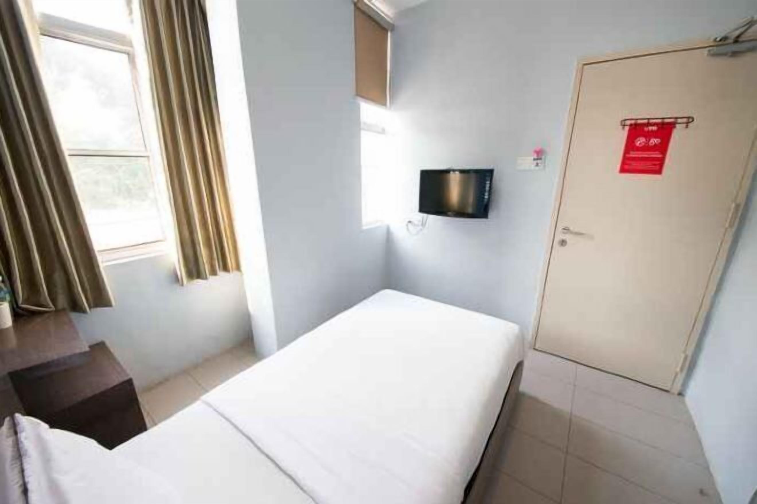 Individually decorated, desk, iron/ironing board, free WiFi