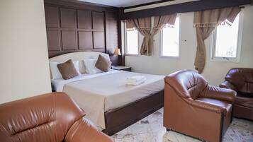 Ropa de cama hipoalergénica, escritorio y wifi gratis