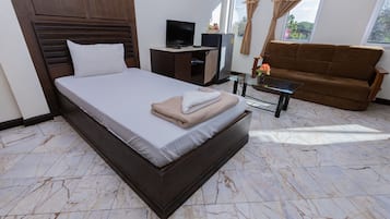 Hypo-allergenic bedding, desk, free WiFi