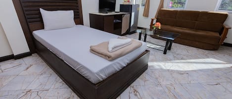 Habitación familiar | Ropa de cama hipoalergénica, escritorio, wifi gratis