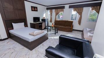 Quarto família | Roupas de cama antialérgicas, escrivaninha, Wi-Fi de cortesia