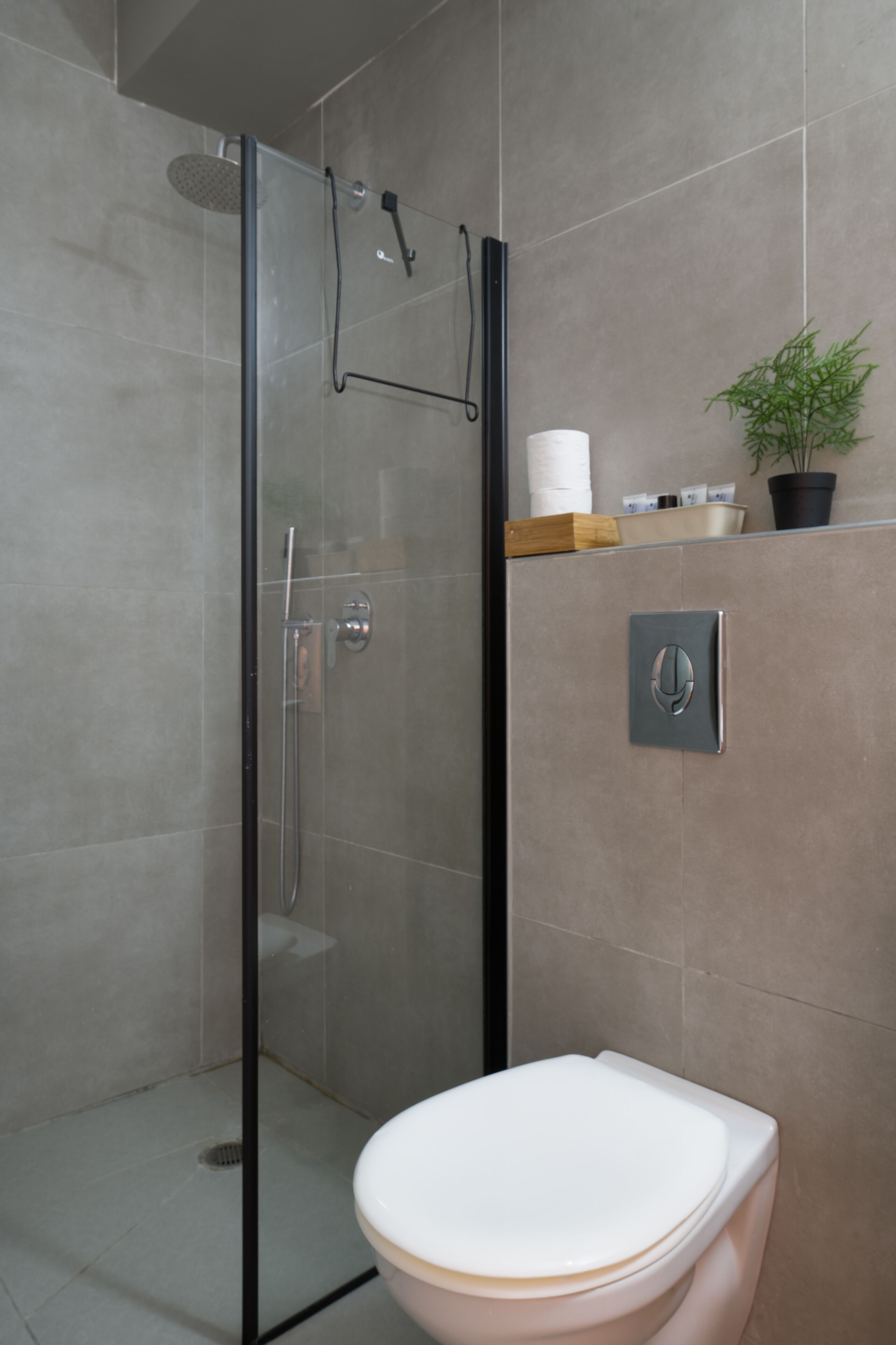 Shower, free toiletries, hair dryer, towels