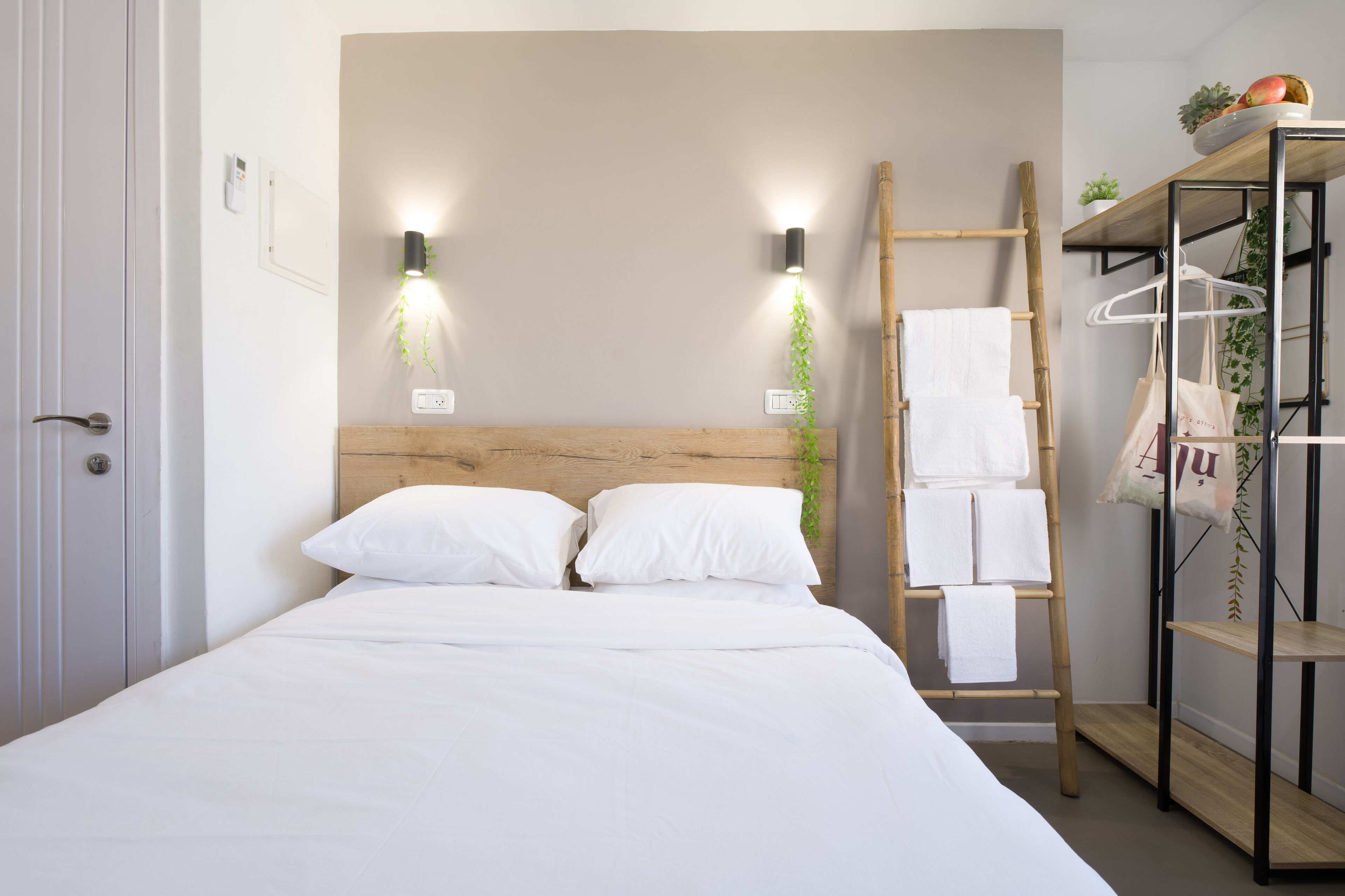 Habitación básica | Tabla de planchar con plancha y wifi gratis