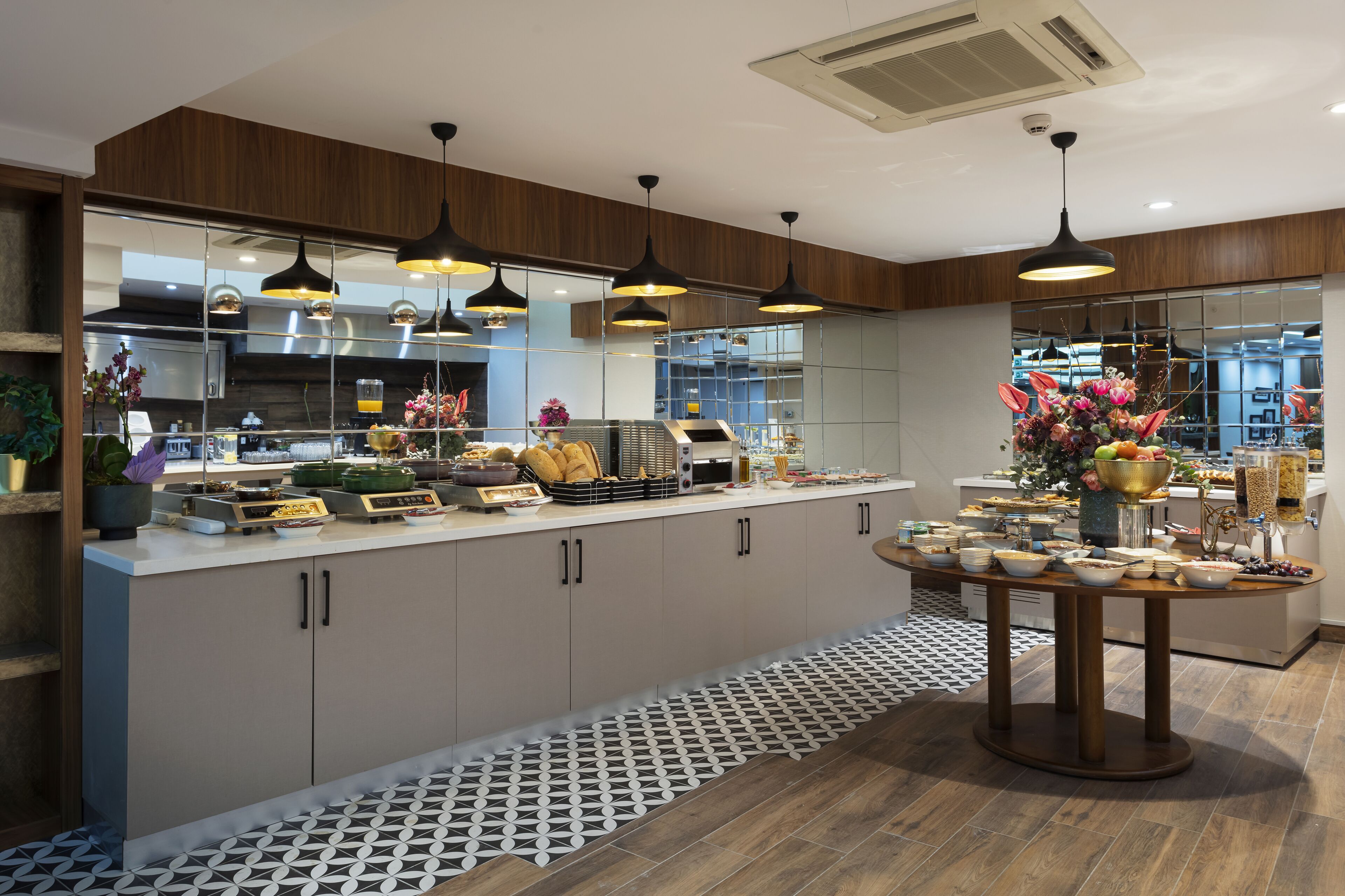 Free daily buffet breakfast