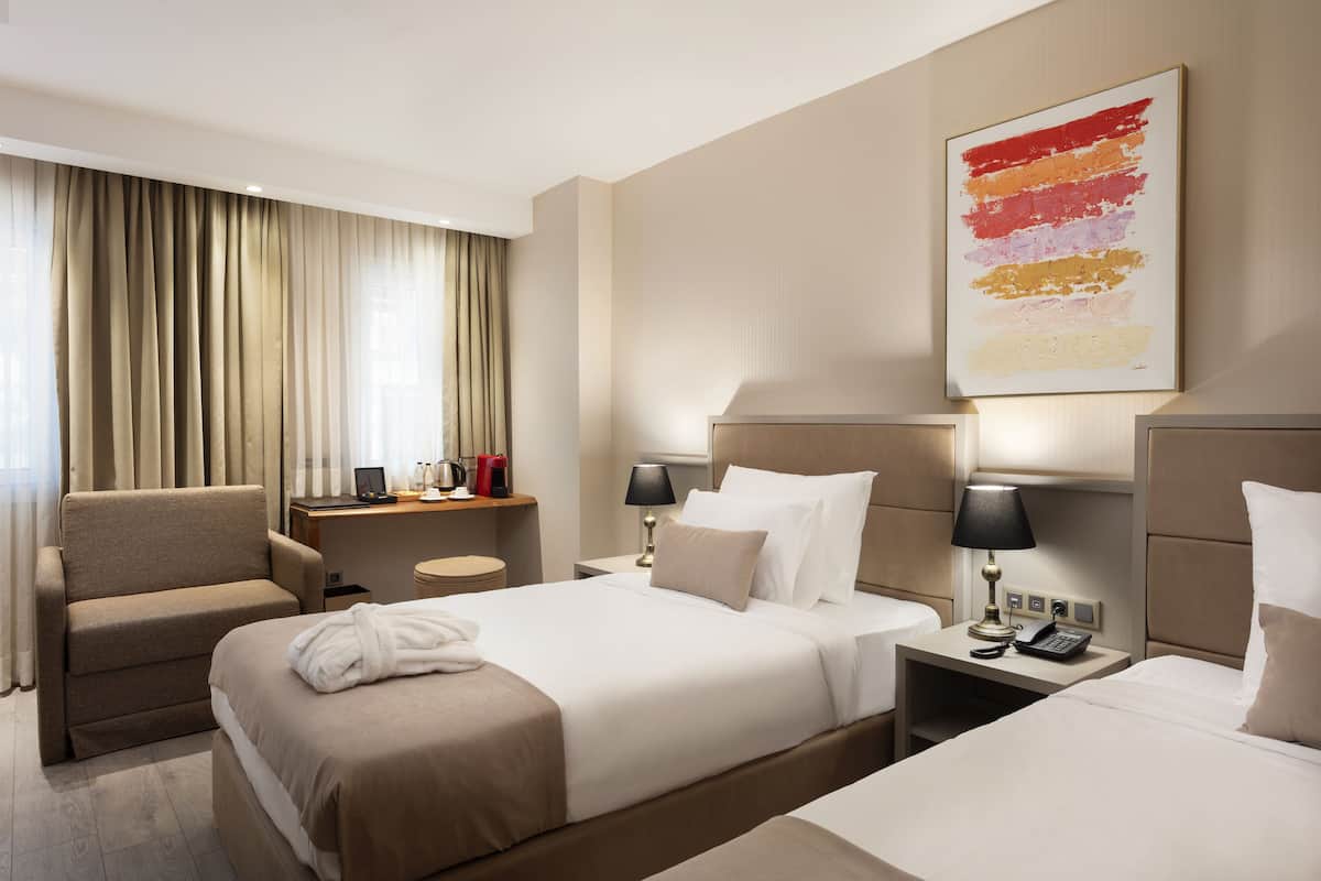 Phòng Deluxe, nhiều giường | Bộ trải giường bằng vải cotton Ai Cập, bộ đồ giường cao cấp