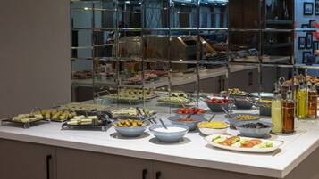 Free daily buffet breakfast