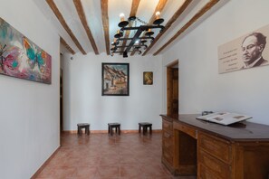 Lobby - The Poet's Fifth (Almenar de Soria)