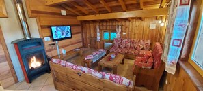 6 bedrooms, iron/ironing board, free WiFi, bed sheets