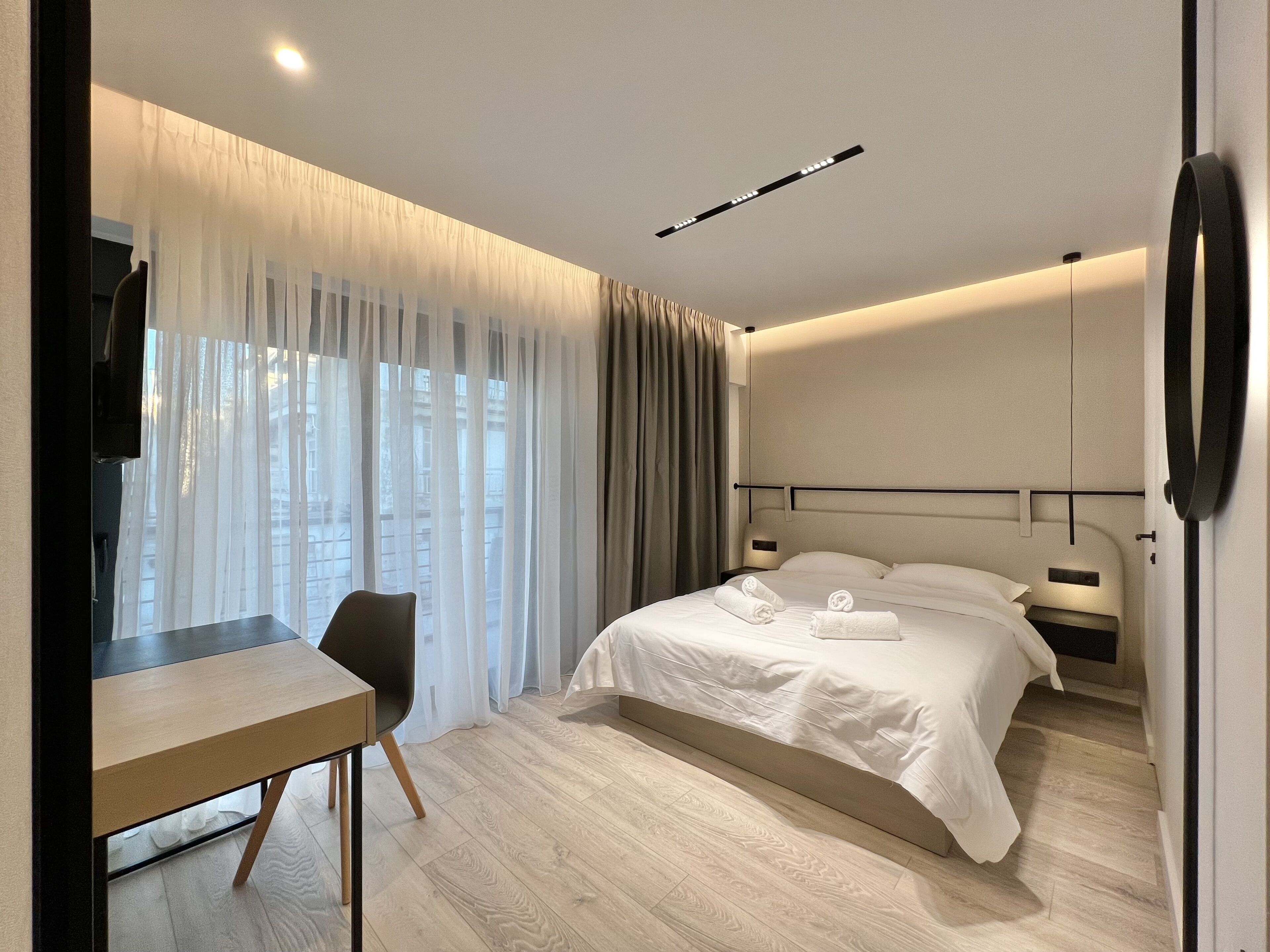 Business Double Room | In-room safe, desk, laptop workspace, blackout drapes