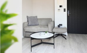 Caja de seguridad en la habitación y escritorio 