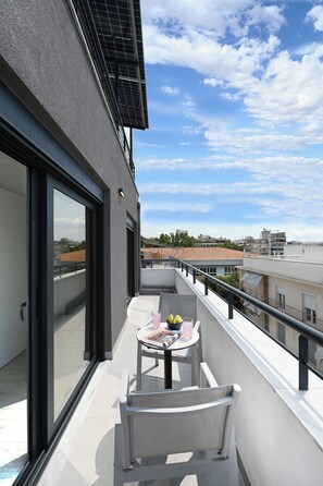 Caja de seguridad en la habitación y escritorio 