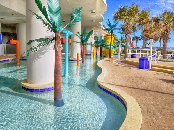 Alberca techada y alberca climatizada