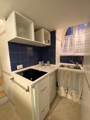 Fridge, microwave, stovetop, coffee/tea maker - NAVONA DOMITIA HOME ISABEL LOFT (Roma)