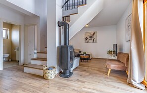 Fernseher, Tischtennisplatte