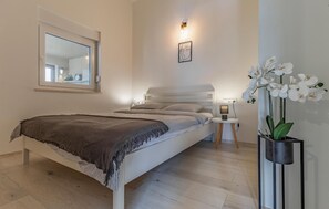 3 makuuhuonetta, vauvan matkasänky, ilmainen Wi-Fi, vuodevaatteet