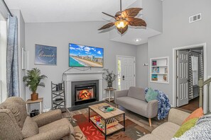 Smart TV, fireplace - Discount! Walk to Beach, Golf,  Pool, Arcade, Beautiful and peaceful community (North Myrtle Beach)