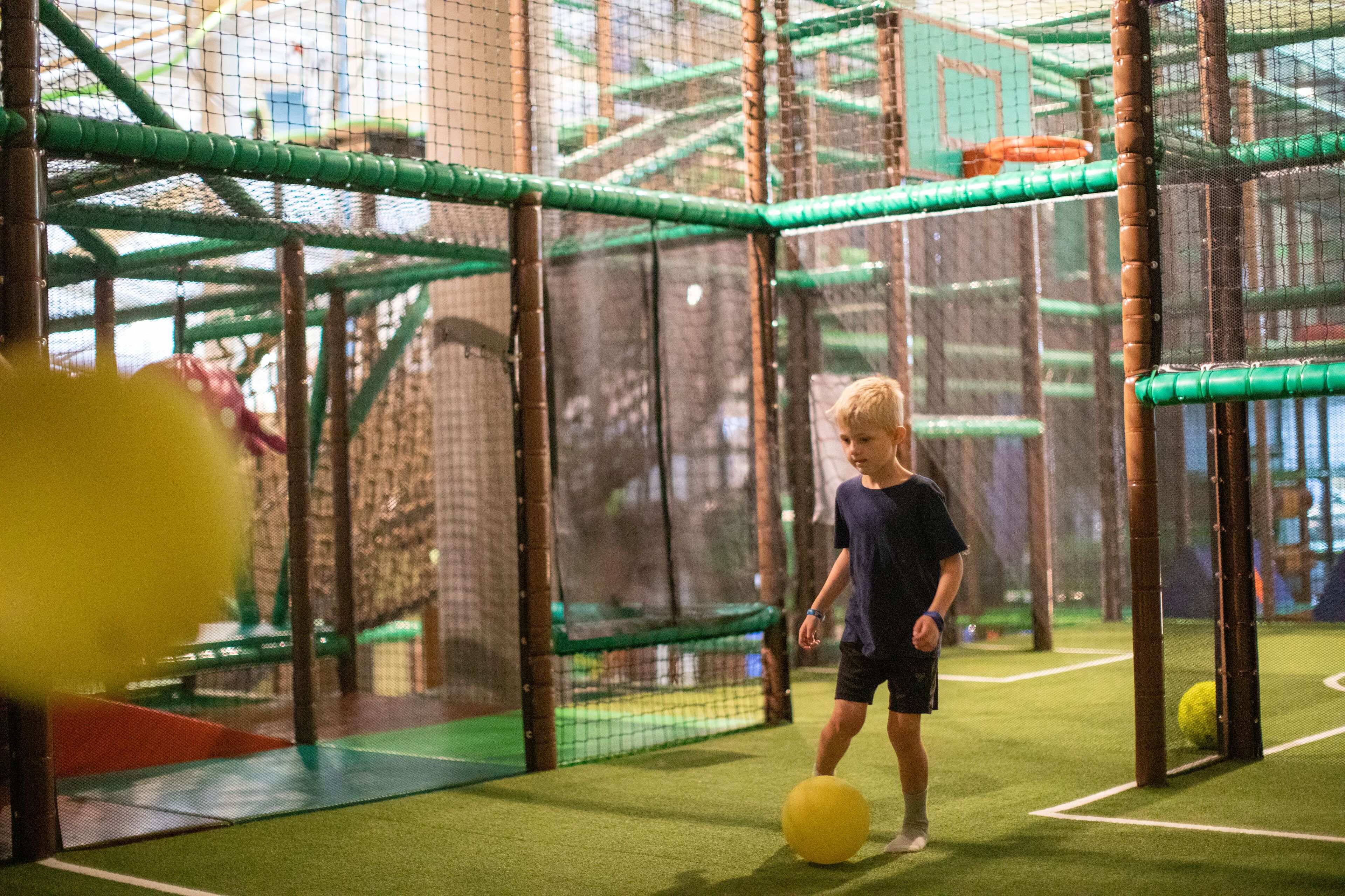 Área de juegos infantiles bajo techo