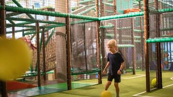 Área de juegos infantiles bajo techo