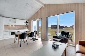 Active 4 | Dining room