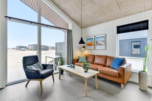 Active 4 Plus | Living area | 43-inch flat-screen TV with cable channels, TV - Lalandia Resort Søndervig (Ringkobing)