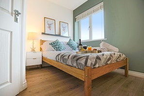 5 camere, una scrivania, ferro/asse da stiro, culla da viaggio