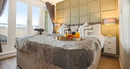 5 Bedroom 3.5 Bathroom House • SkyTV • FreeParking