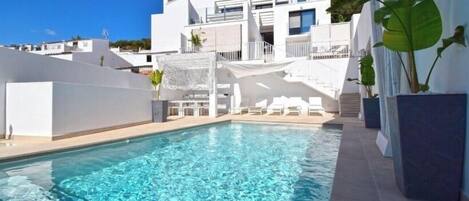 Outdoor pool, a heated pool