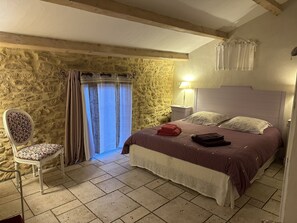 8 dormitorios, tabla de planchar con plancha, wifi gratis y ropa de cama