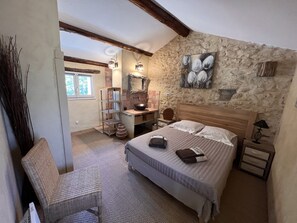 8 bedrooms, iron/ironing board, free WiFi, bed sheets