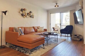 Smart TV, Netflix, streaming services - This apartment is a 2 bedroom(s), 1 bathrooms, located in Fremantle, WA. (Fremantle)