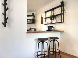 Dining - This apartment is a 2 bedroom(s), 1 bathrooms, located in Fremantle, WA. (Fremantle)
