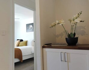 2 bedrooms, iron/ironing board, free WiFi, bed sheets - This apartment is a 2 bedroom(s), 1 bathrooms, located in Fremantle, WA. (Fremantle)