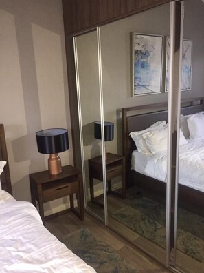 2 عدّة غرف نوم ومكتب وواي فاي مجانًا وتسهيلات لدخول الكراسي المتحركة