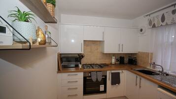 Apartment | Private kitchen | Fridge, microwave, oven, stovetop