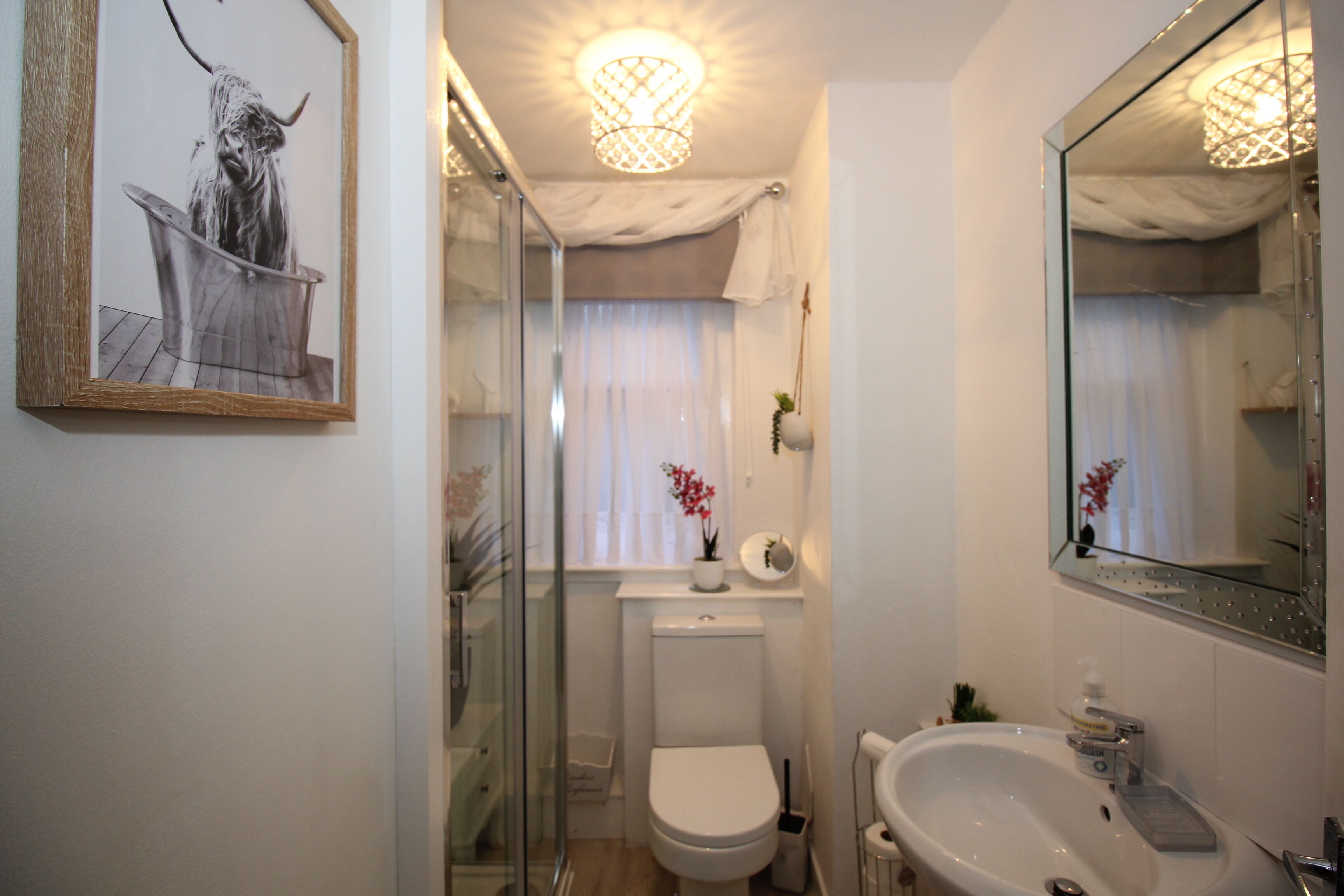 Apartment | Bathroom | Shower, hair dryer, towels