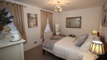 Apartment | 2 bedrooms, iron/ironing board, free WiFi, bed sheets