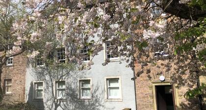Historic Old Town 2 Bed Ground Floor Apartment