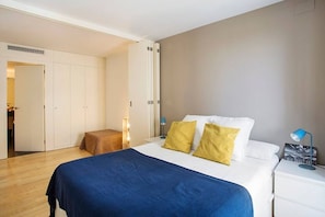 1 chambre, fer et planche à repasser, Wi-Fi, literie fournie