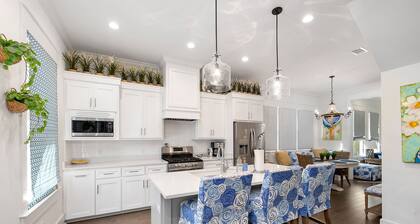 Gorgeous 4 bed/3.5 bath Home with Private Pool