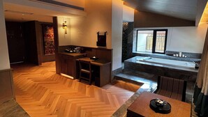 A modern kitchen with a large island, a built-in oven, and a window overlooking the garden. - Wyndham Fengqing Resort (Lincang)