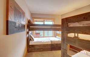 3 bedrooms, laptop workspace, iron/ironing board, free WiFi - Copper Springs Condo with Panoramic Mountain Views - CS331 by Redawning (Copper Mountain)
