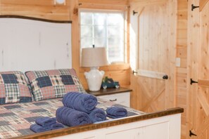 2 室のベッドルーム、WiFi (無料)、ベッドシーツ