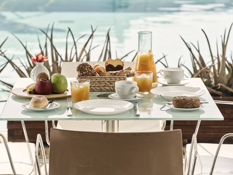 Tägliches kontinentales Frühstück (10 EUR pro Person)